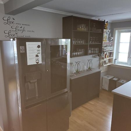 Апартаменты Sentrumsleilighet Med Gratis Parkering Til Leie Арендаль Экстерьер фото