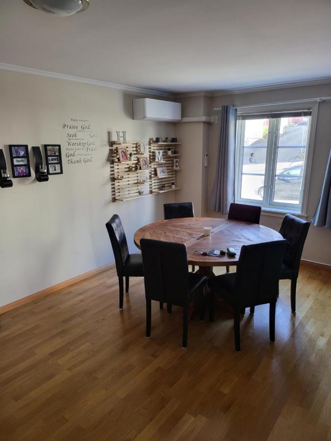 Апартаменты Sentrumsleilighet Med Gratis Parkering Til Leie Арендаль Экстерьер фото