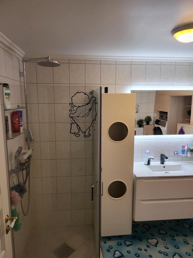 Апартаменты Sentrumsleilighet Med Gratis Parkering Til Leie Арендаль Экстерьер фото